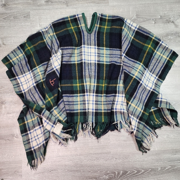 VINTAGE Virgin Wool Made In Scotland Plaid Tartan Blanket Poncho Tassels - Picture 2 of 16